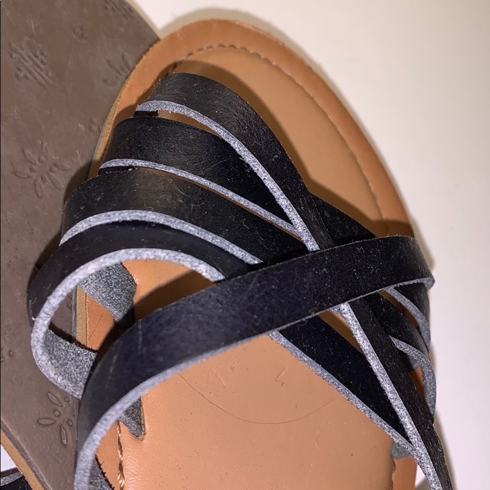 Slippers//Sandals - Picture 5 of 5